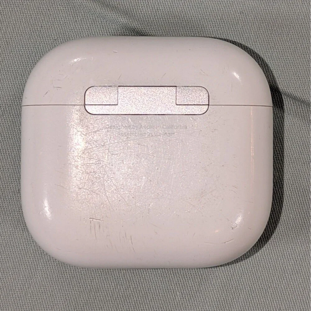 Apple AirPods 4, Without Noise Cancellation Working, With Case